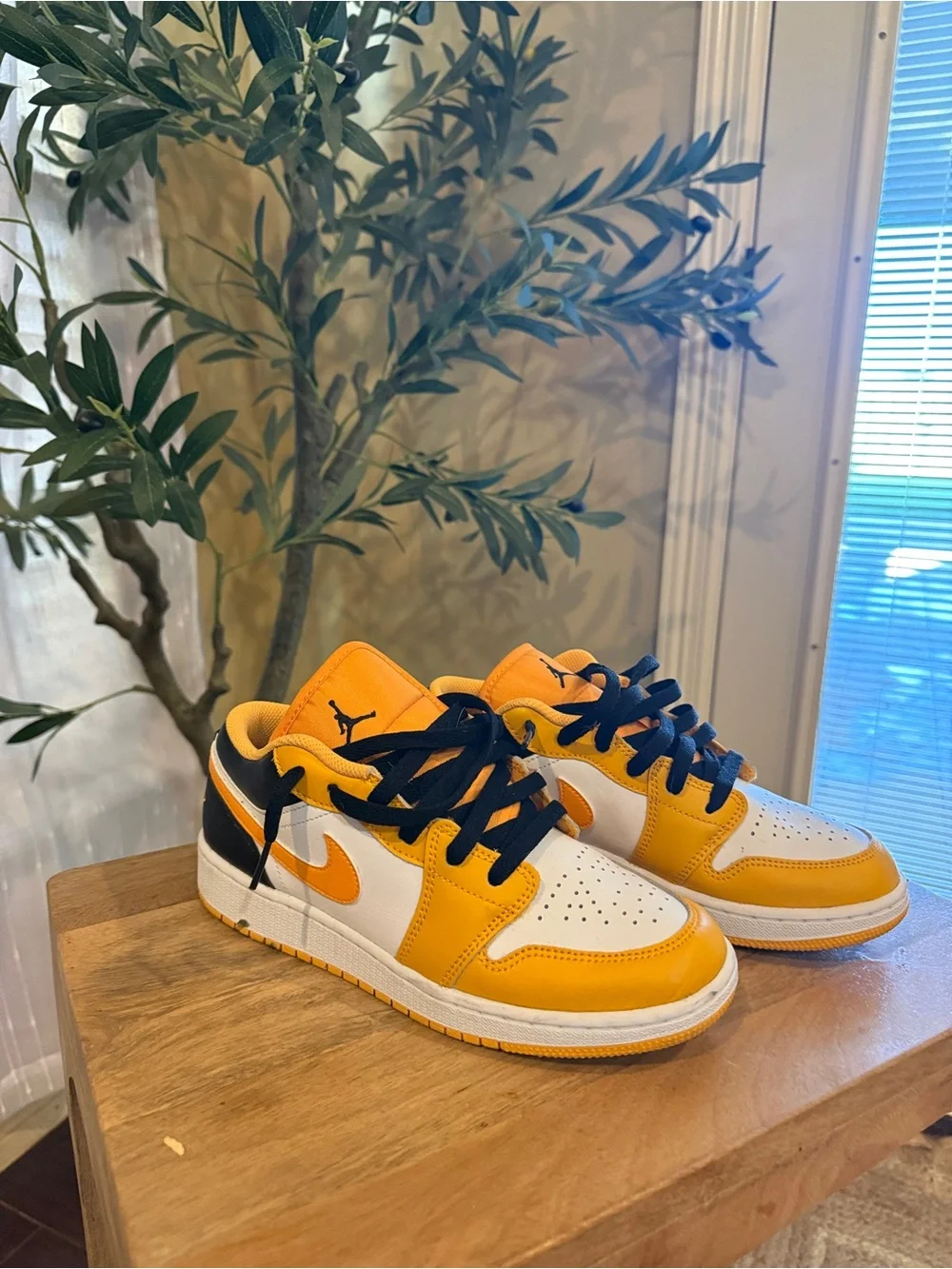 Nike Kids Yellow, White & Navy Low-Top Sneakers